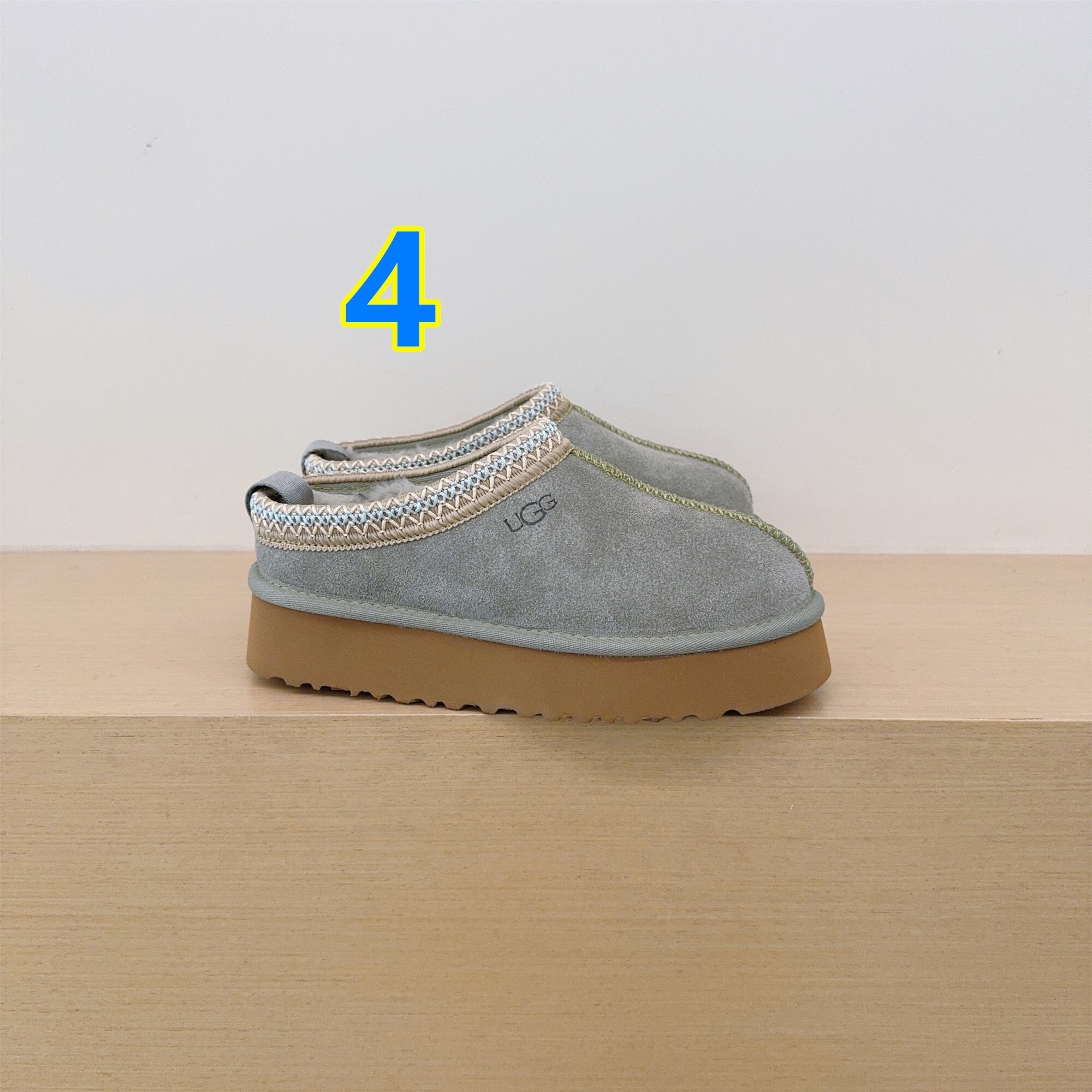 9501-52$-UGG gallery