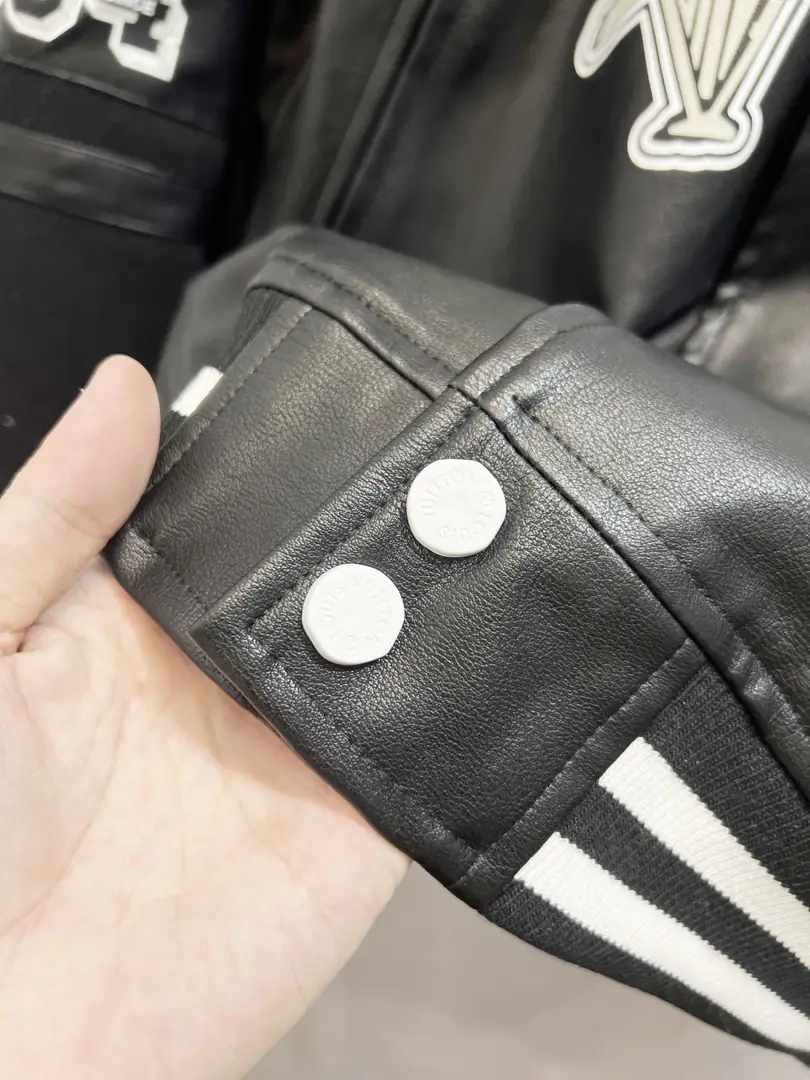 9566-75$-LV-Comes with dust bag gallery