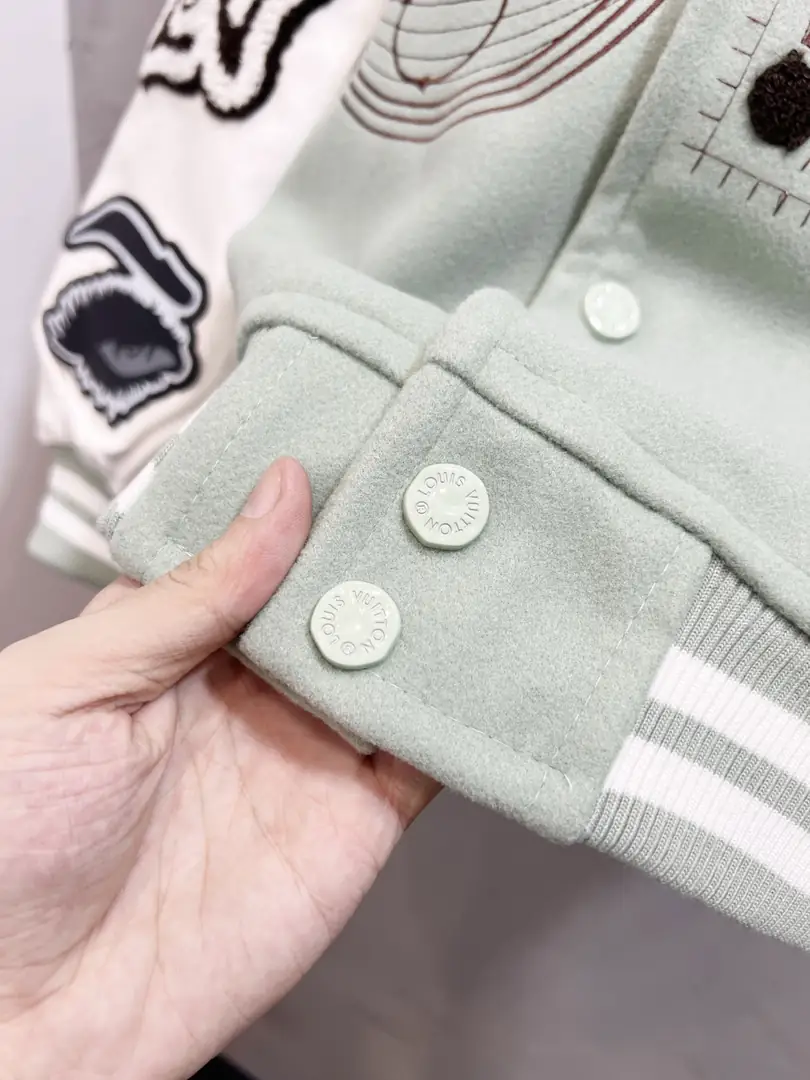 9566-75$-LV-Comes with dust bag gallery