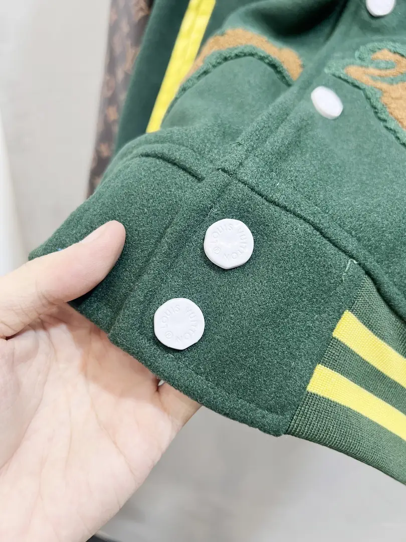 9566-75$-LV-Comes with dust bag gallery