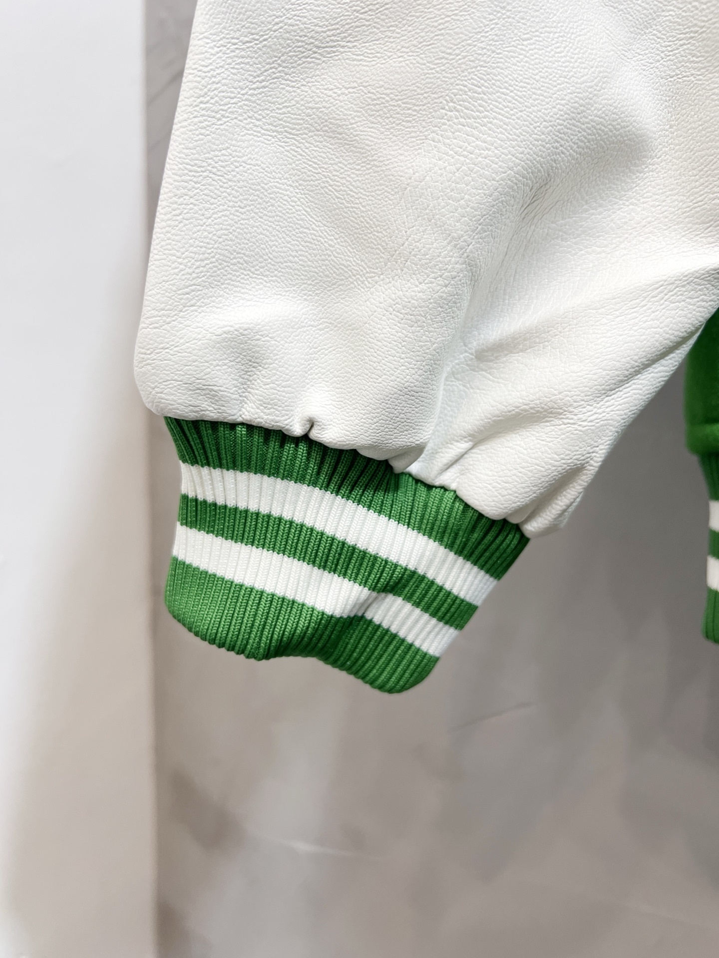 9566-75$-LV-Comes with dust bag gallery