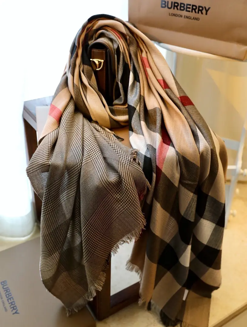 9569-26.8$-Burberry gallery