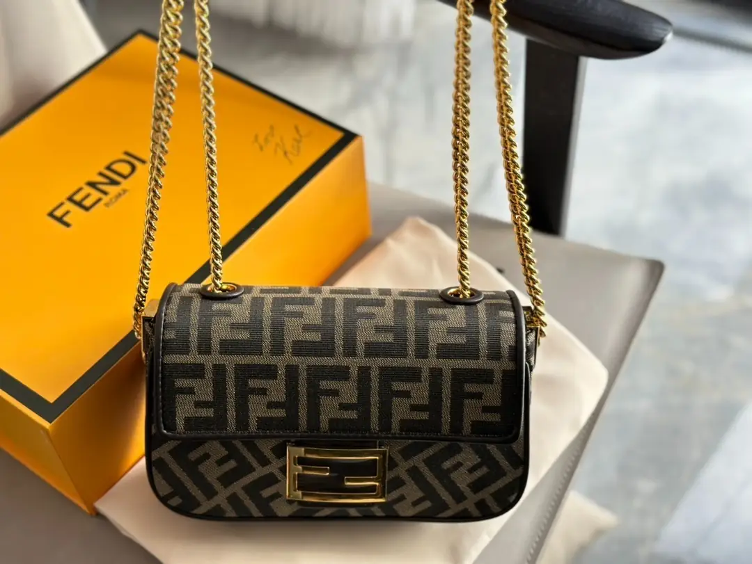 9662-75$-FENDI gallery