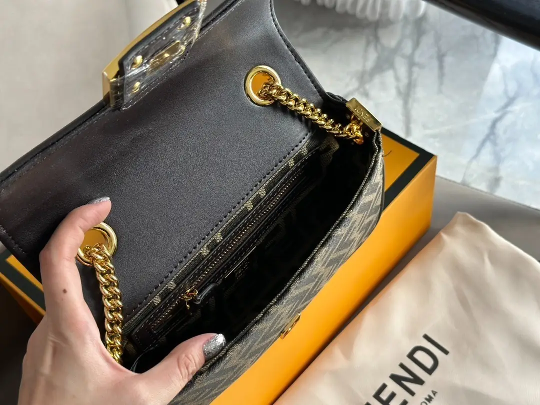 9662-75$-FENDI gallery
