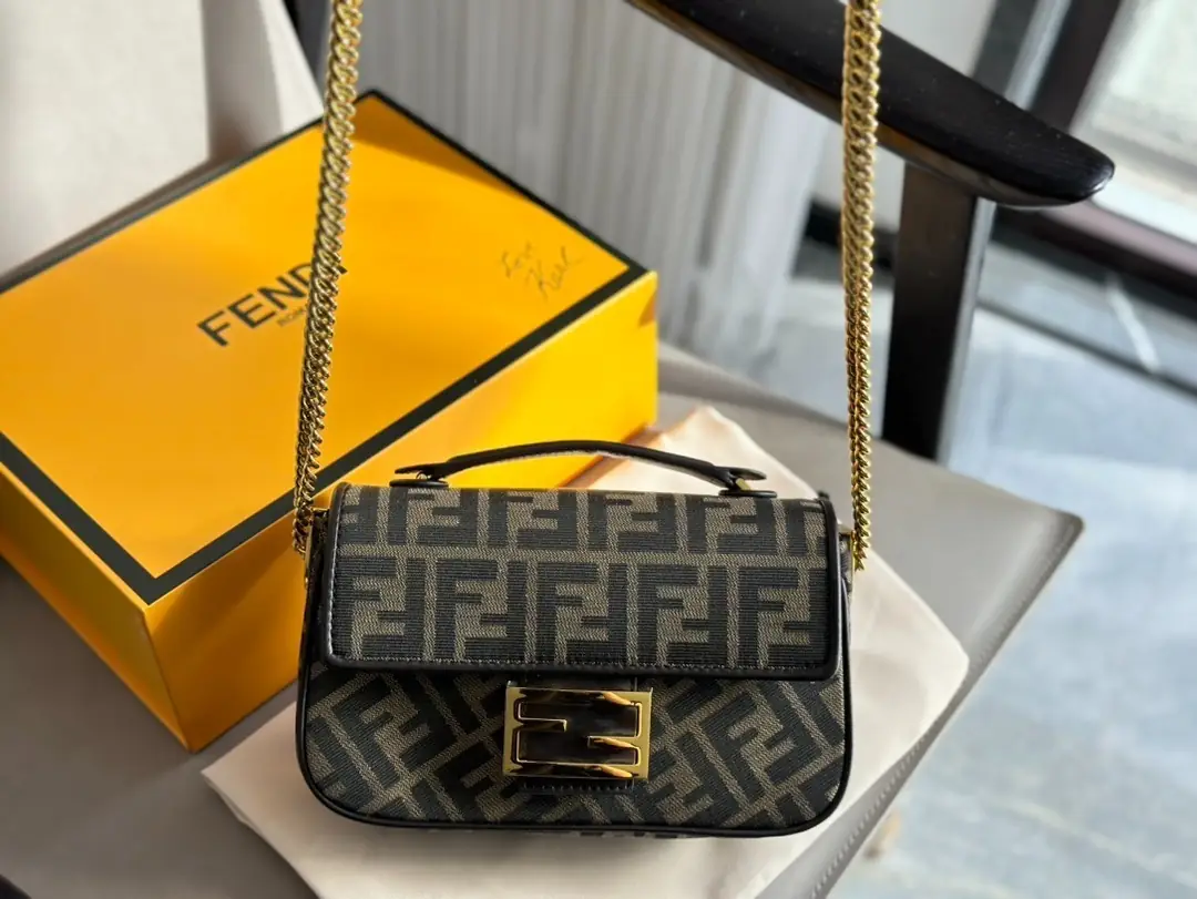 9662-75$-FENDI gallery