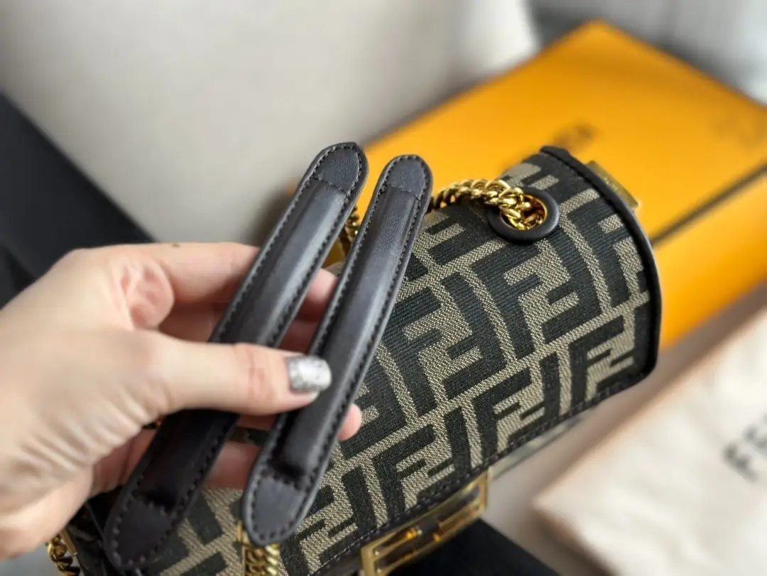 9662-75$-FENDI gallery