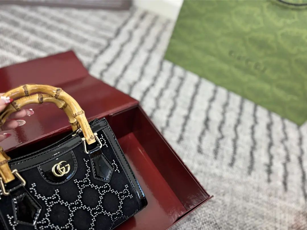 9700-69$-gucci gallery