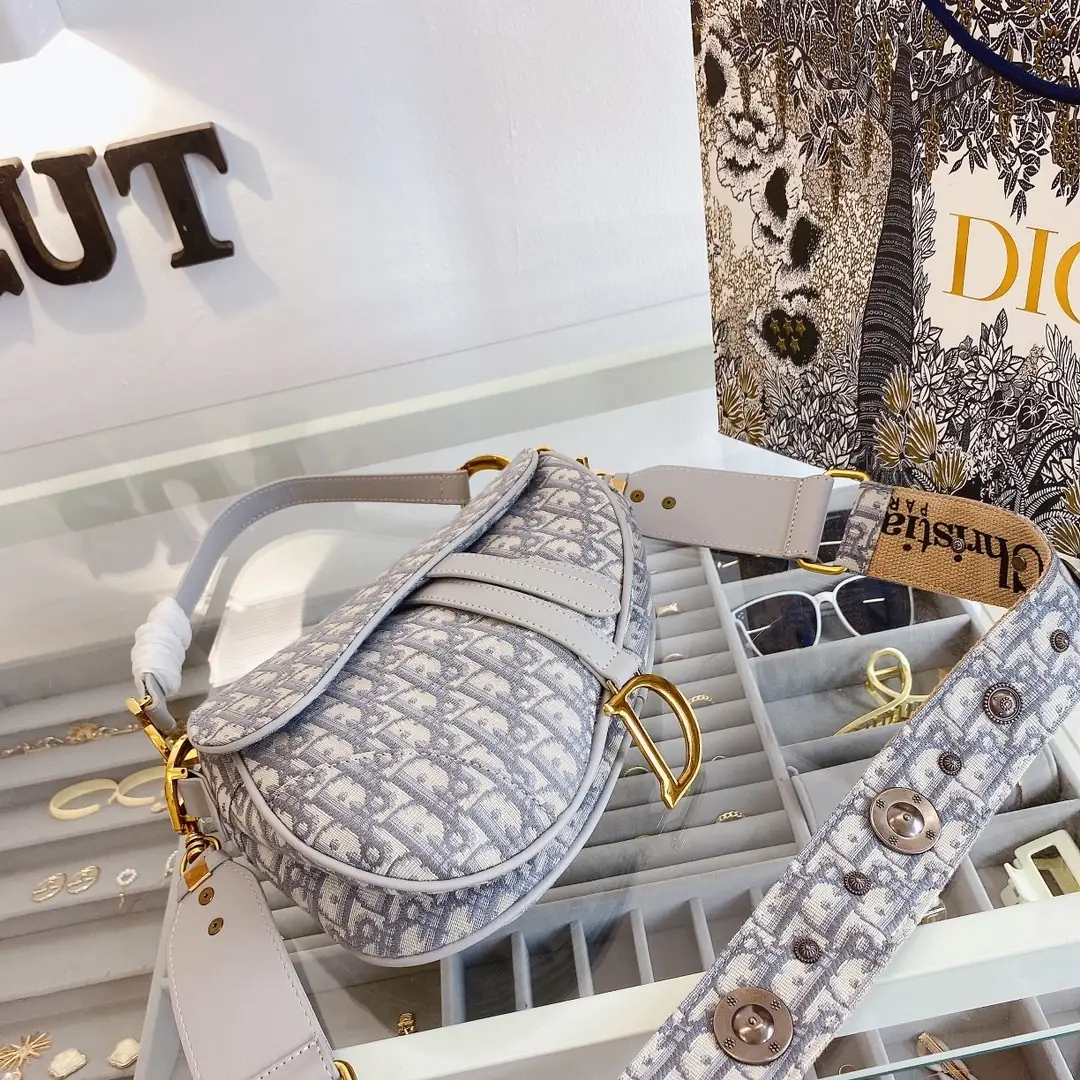 4374-66.8$-DIOR gallery