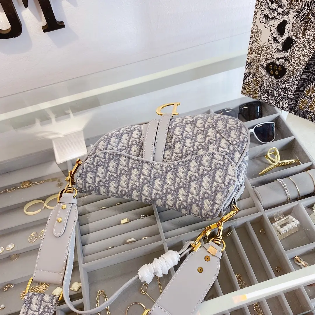 4374-66.8$-DIOR gallery