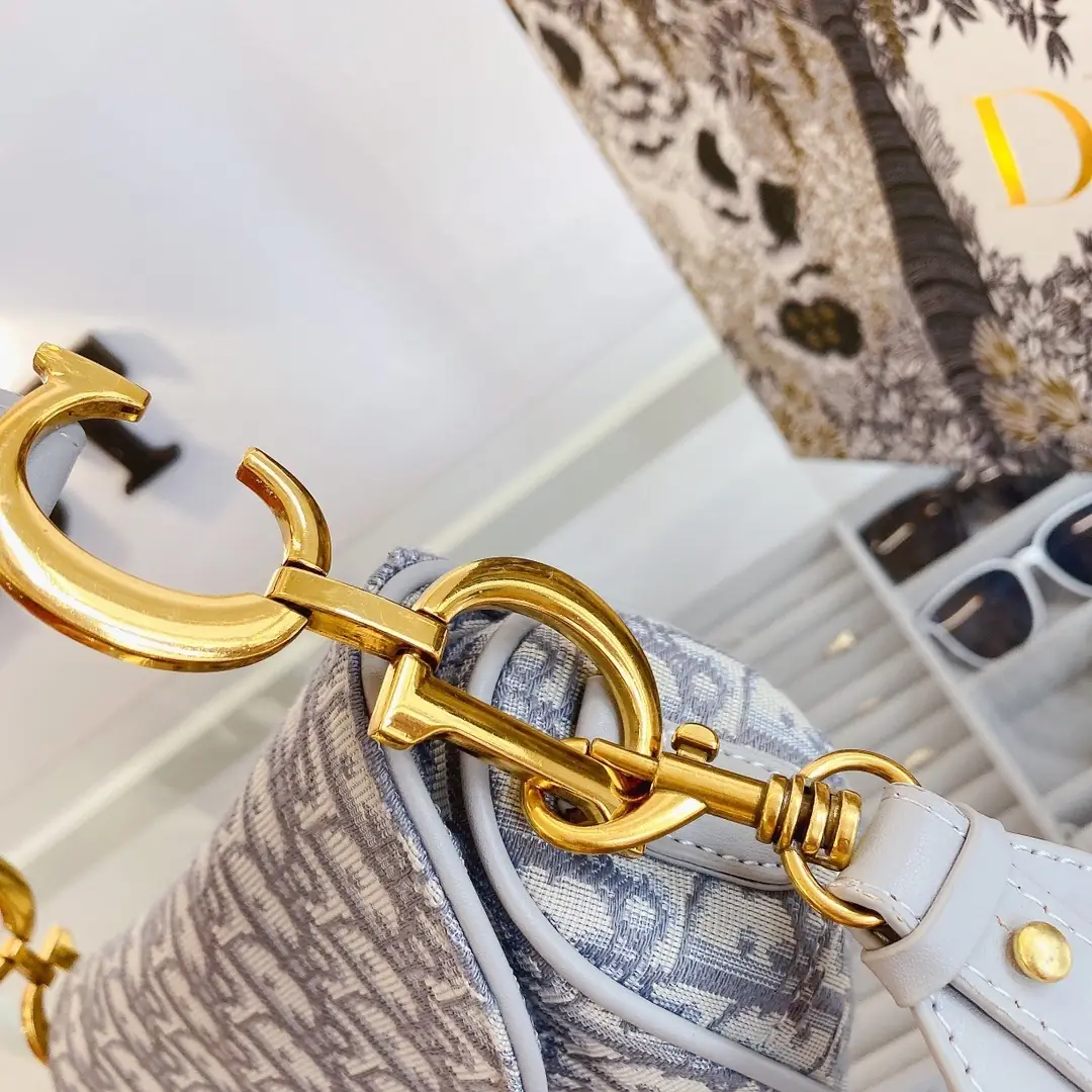 4374-66.8$-DIOR gallery