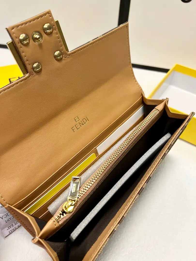 4676-49.99$-FENDI gallery