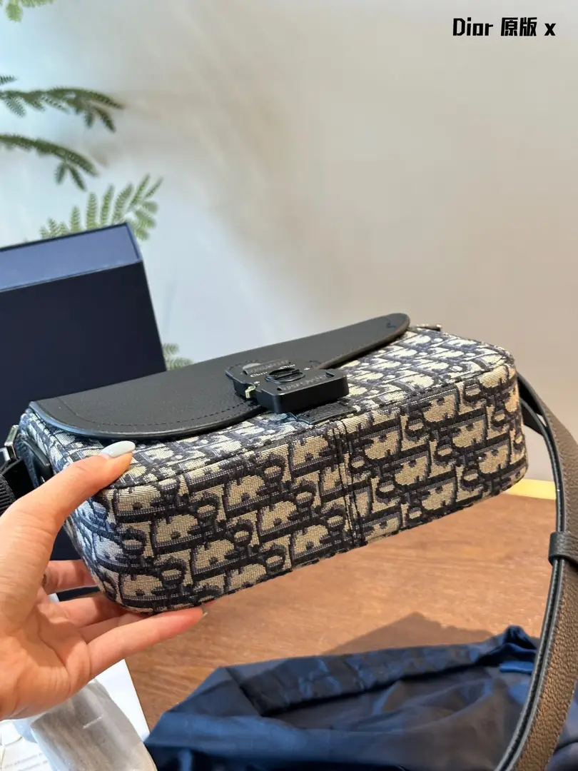 4782-81.66$-DIOR gallery