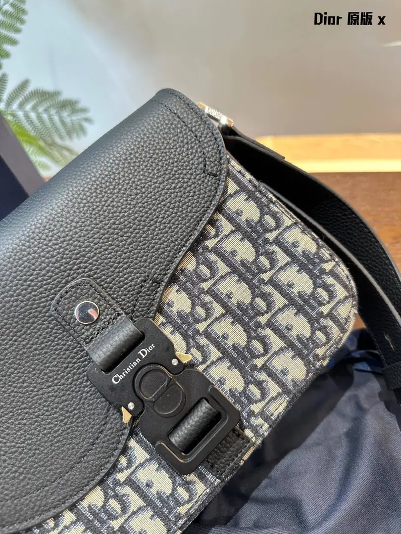 4782-81.66$-DIOR gallery