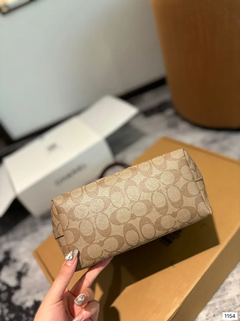 4868-57.8$-coach gallery