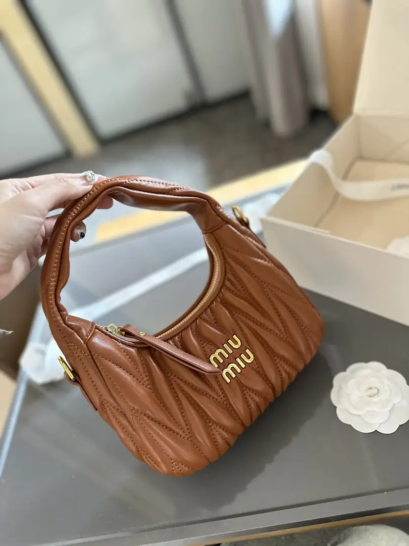 4883-53.88$-miumiu gallery