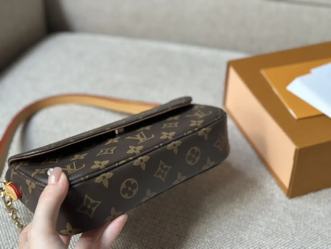 4981-57.8$-LV gallery