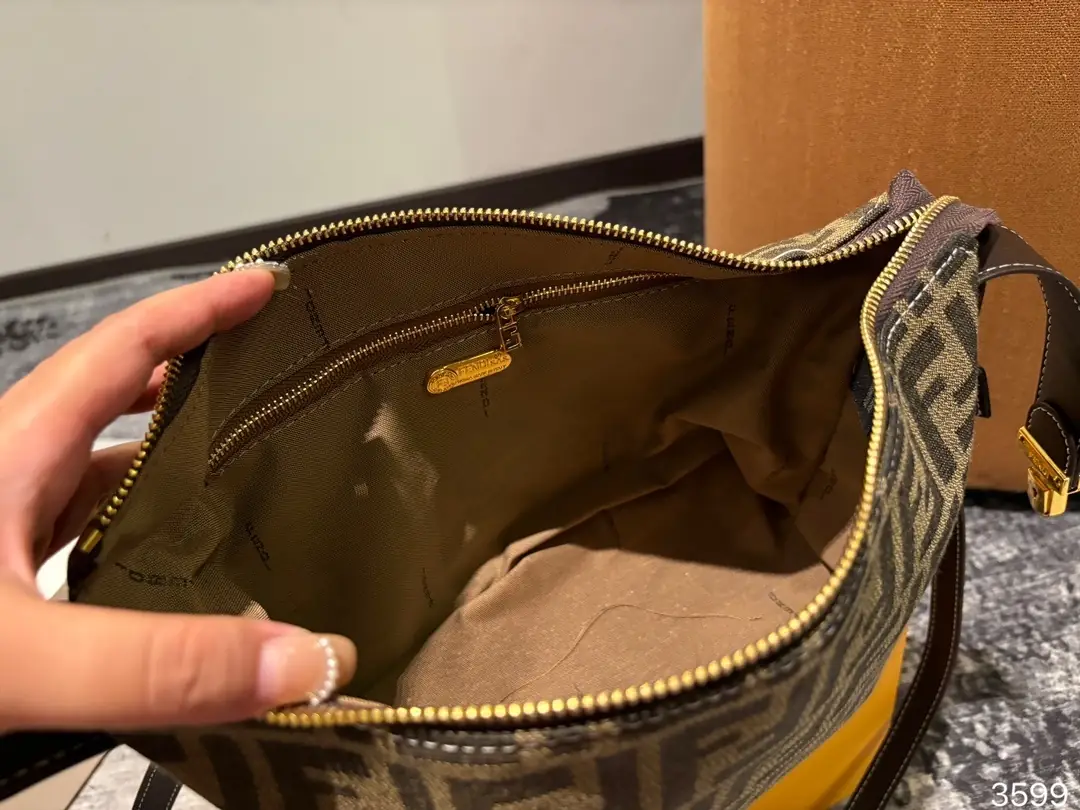 5002-56.8$-fendi gallery