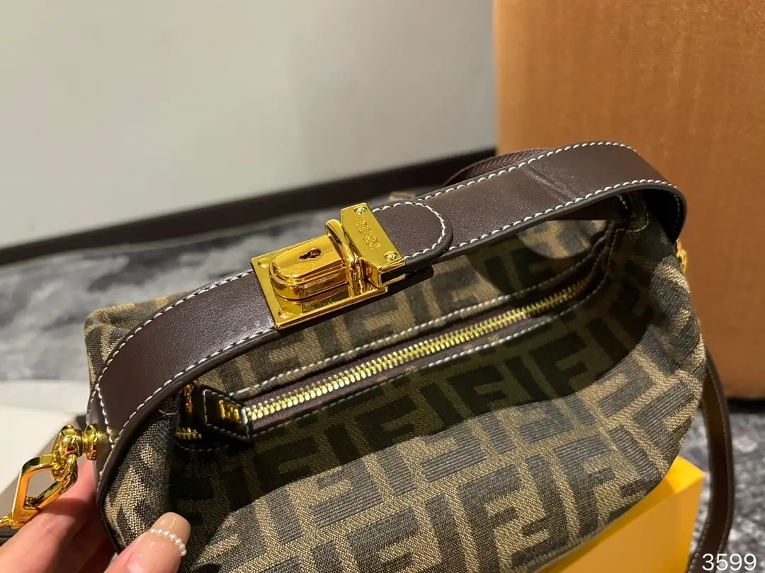5002-56.8$-fendi gallery