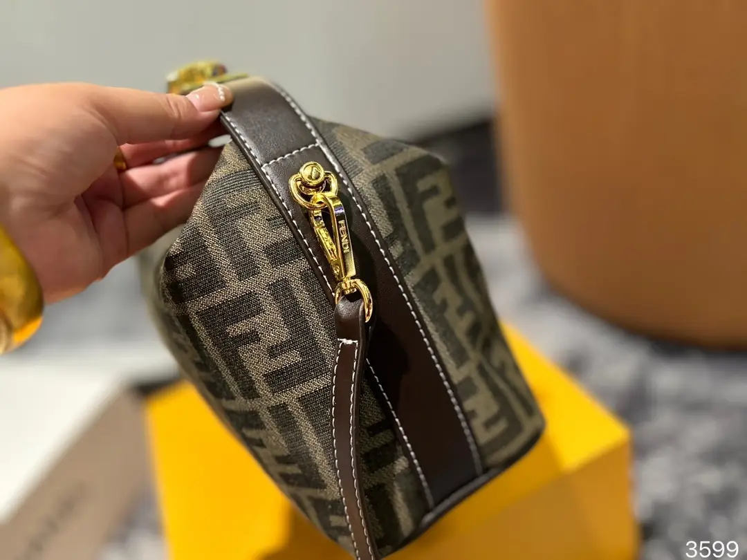 5002-56.8$-fendi gallery