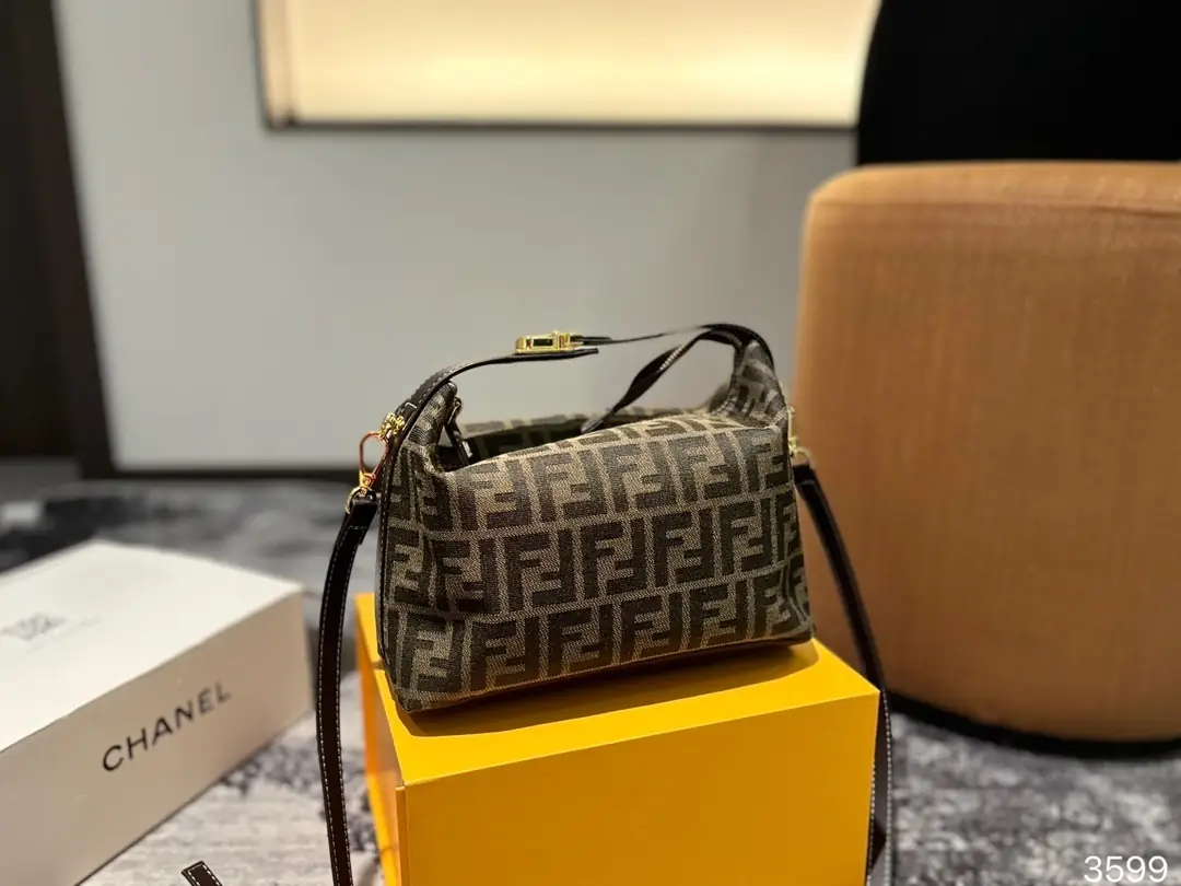 5002-56.8$-fendi gallery