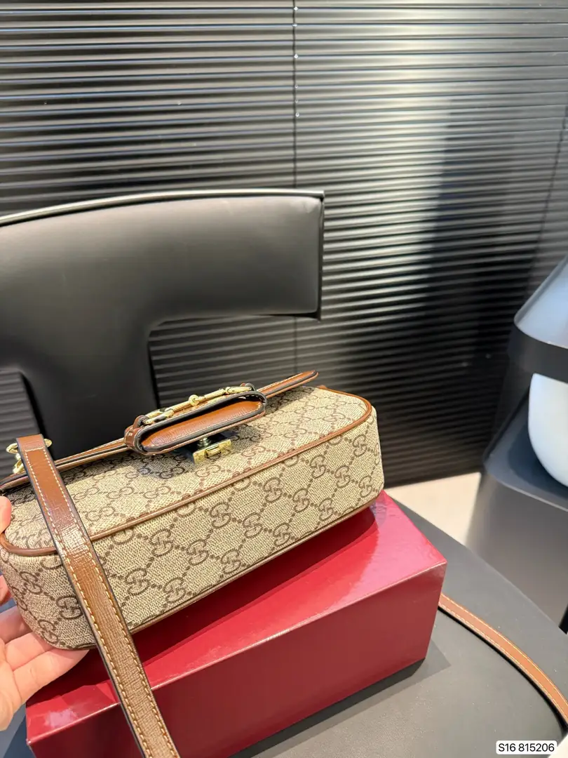 5160-56.8$-GUCCI gallery