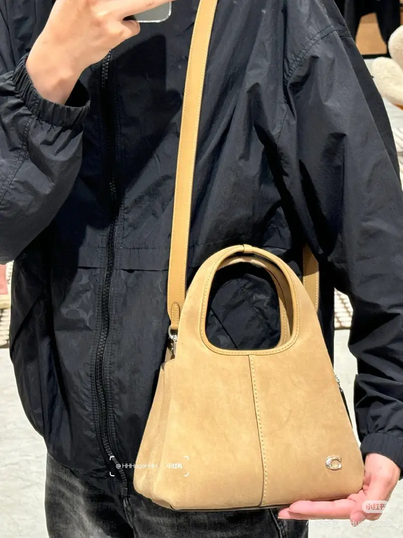 5162-64.8$-COACH gallery