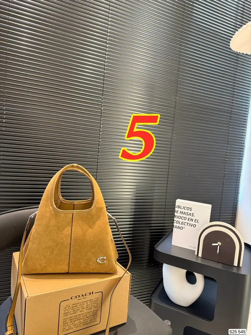 5162-64.8$-COACH gallery