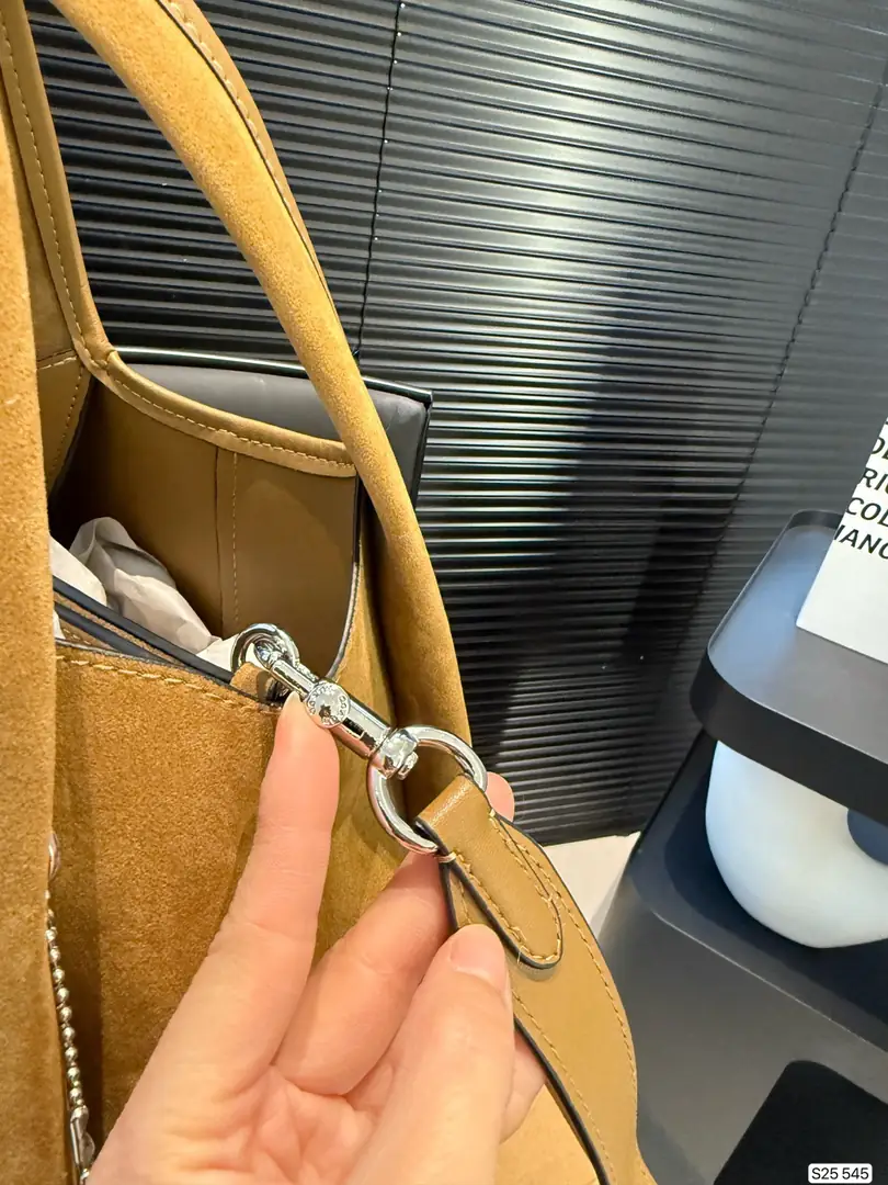 5162-64.8$-COACH gallery