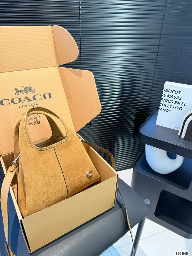 5162-64.8$-COACH gallery