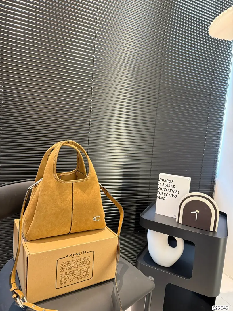 5162-64.8$-COACH gallery