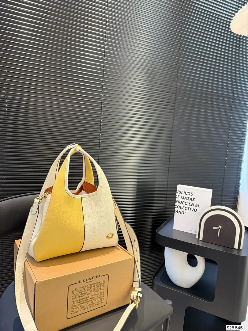 5162-64.8$-COACH gallery