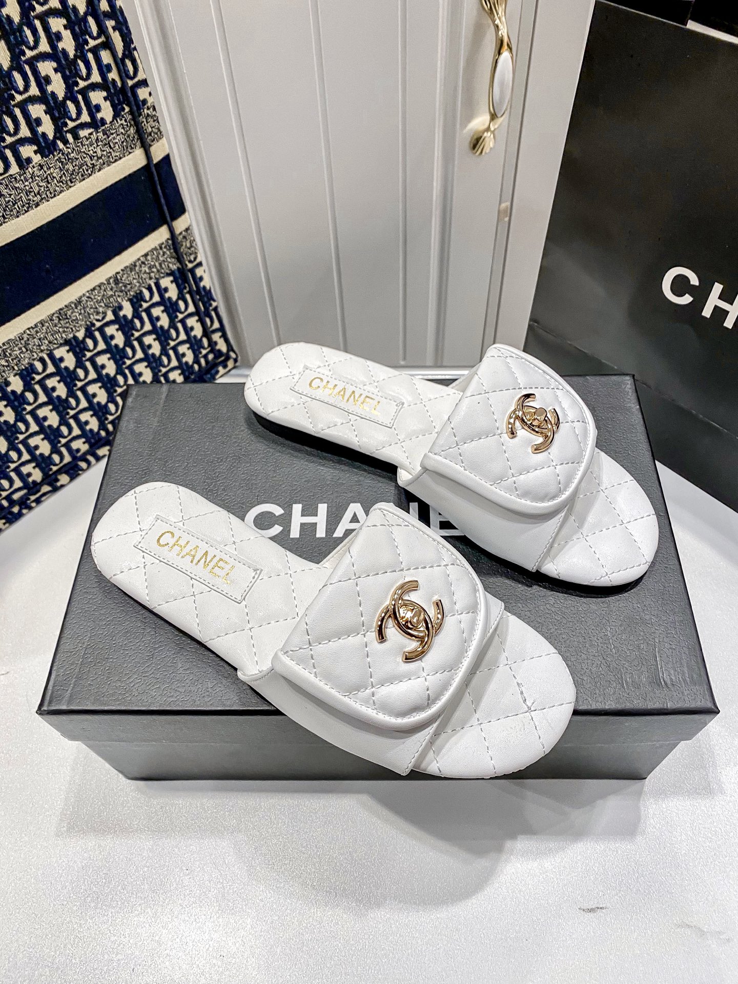 5291-52$-chanel gallery