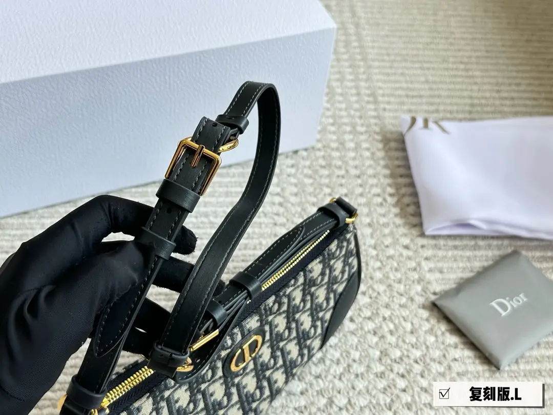 5518-62$-DIOR gallery