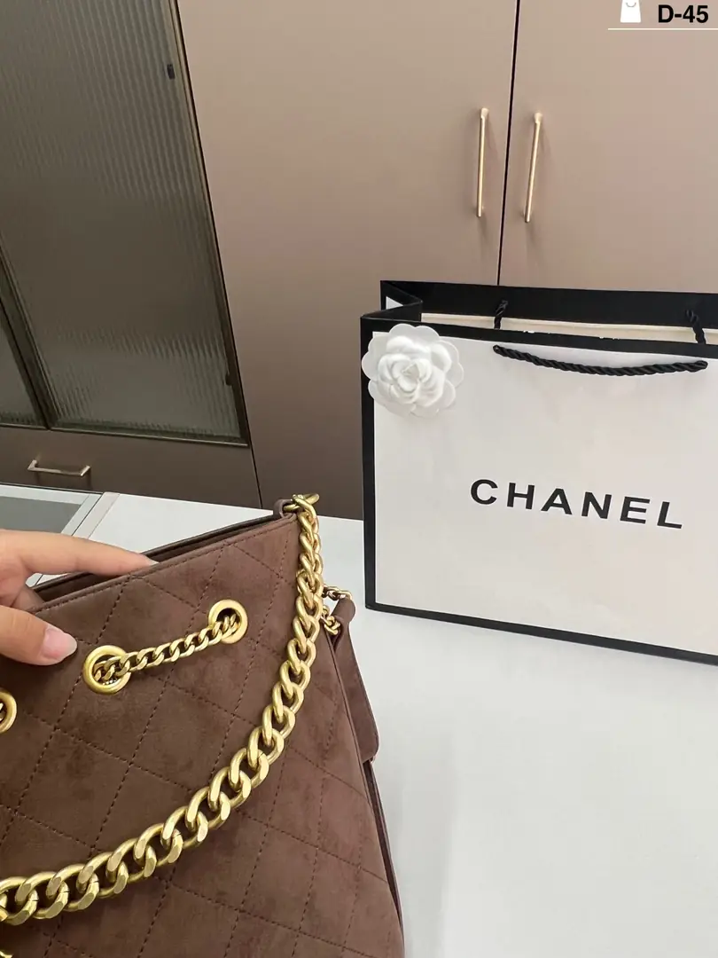5543-62$-CHANEL gallery