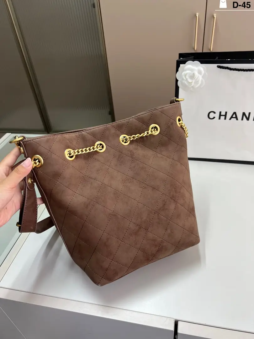 5543-62$-CHANEL gallery