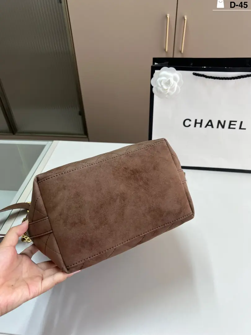 5543-62$-CHANEL gallery