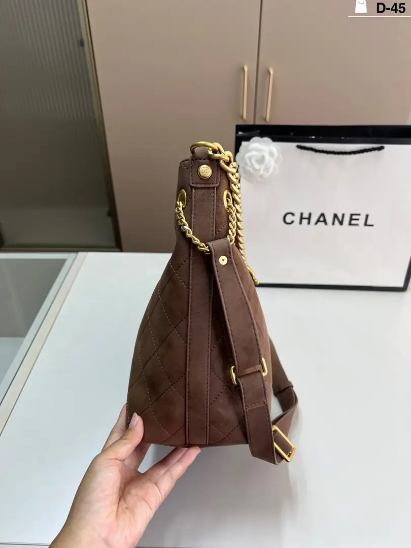 5543-62$-CHANEL gallery