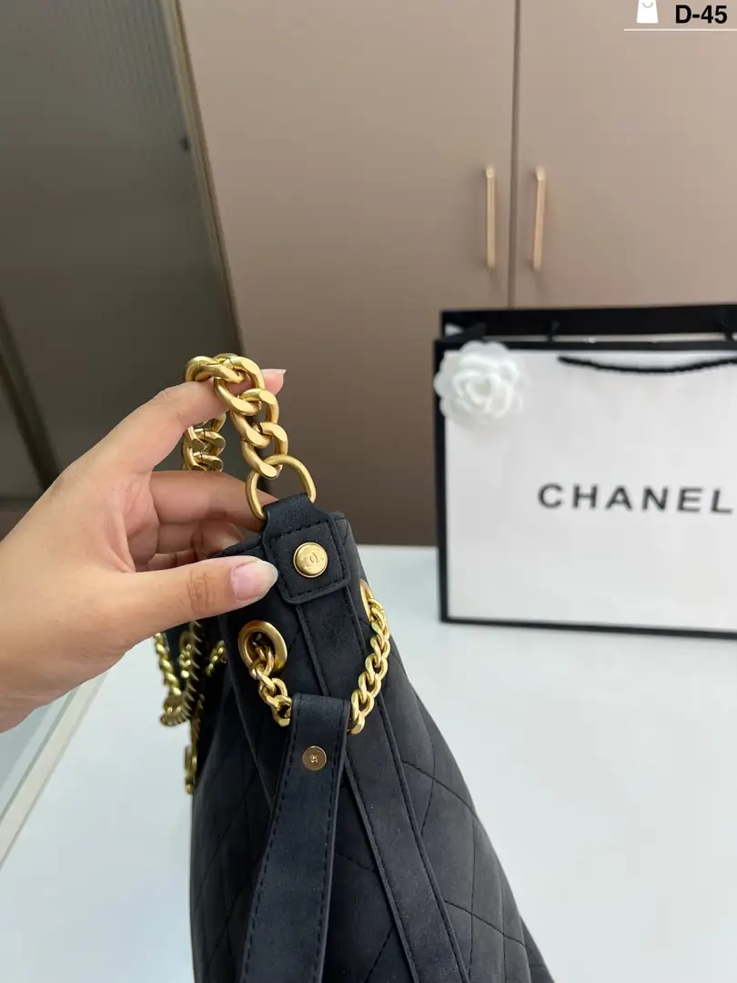 5543-62$-CHANEL gallery