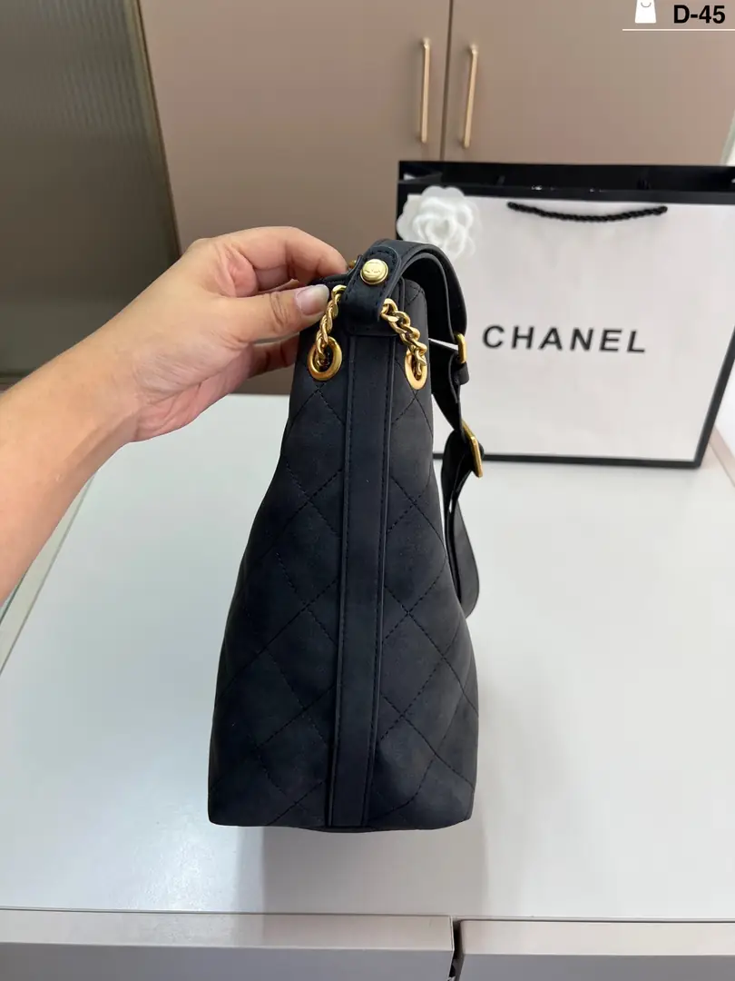 5543-62$-CHANEL gallery