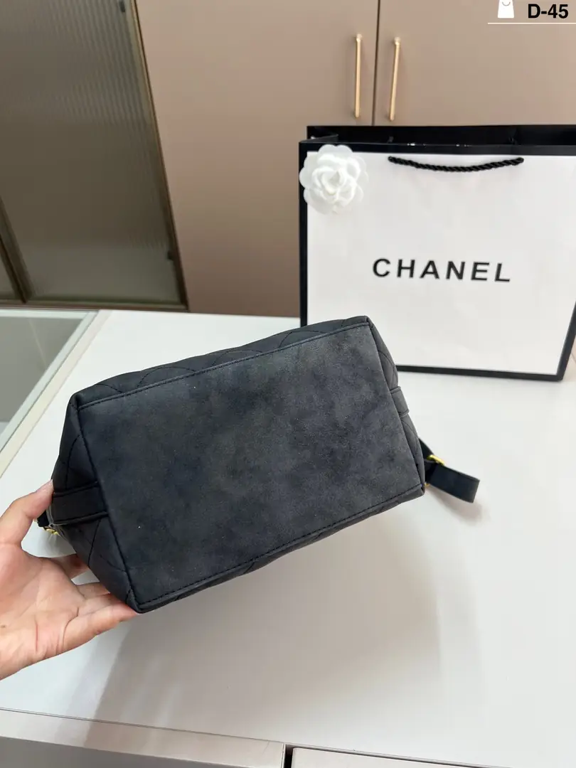 5543-62$-CHANEL gallery