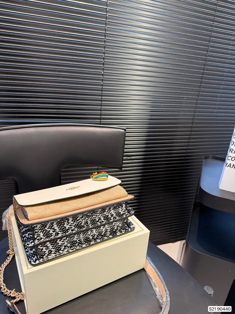 5549-62$-COACH gallery