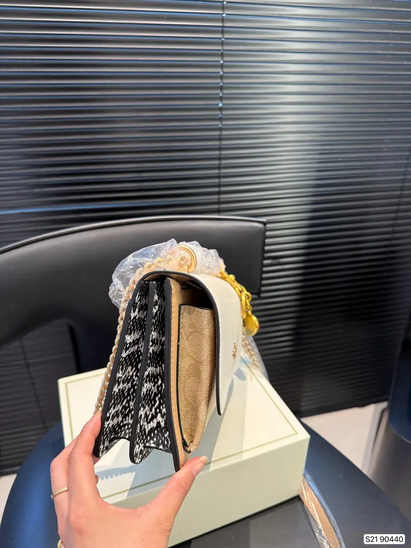 5549-62$-COACH gallery