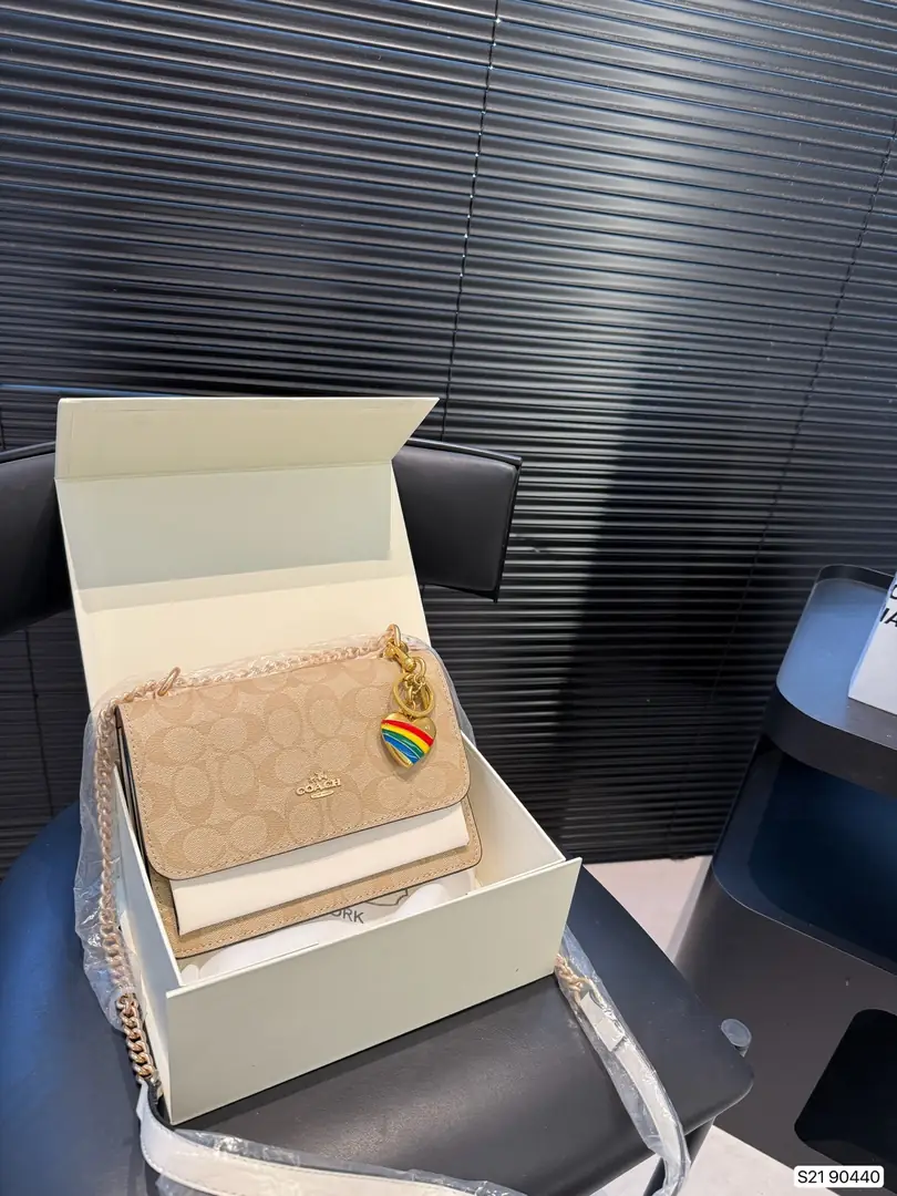 5549-62$-COACH gallery