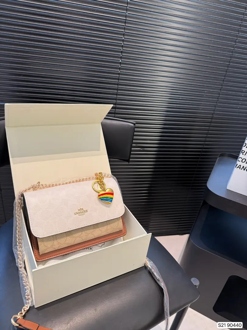 5549-62$-COACH gallery