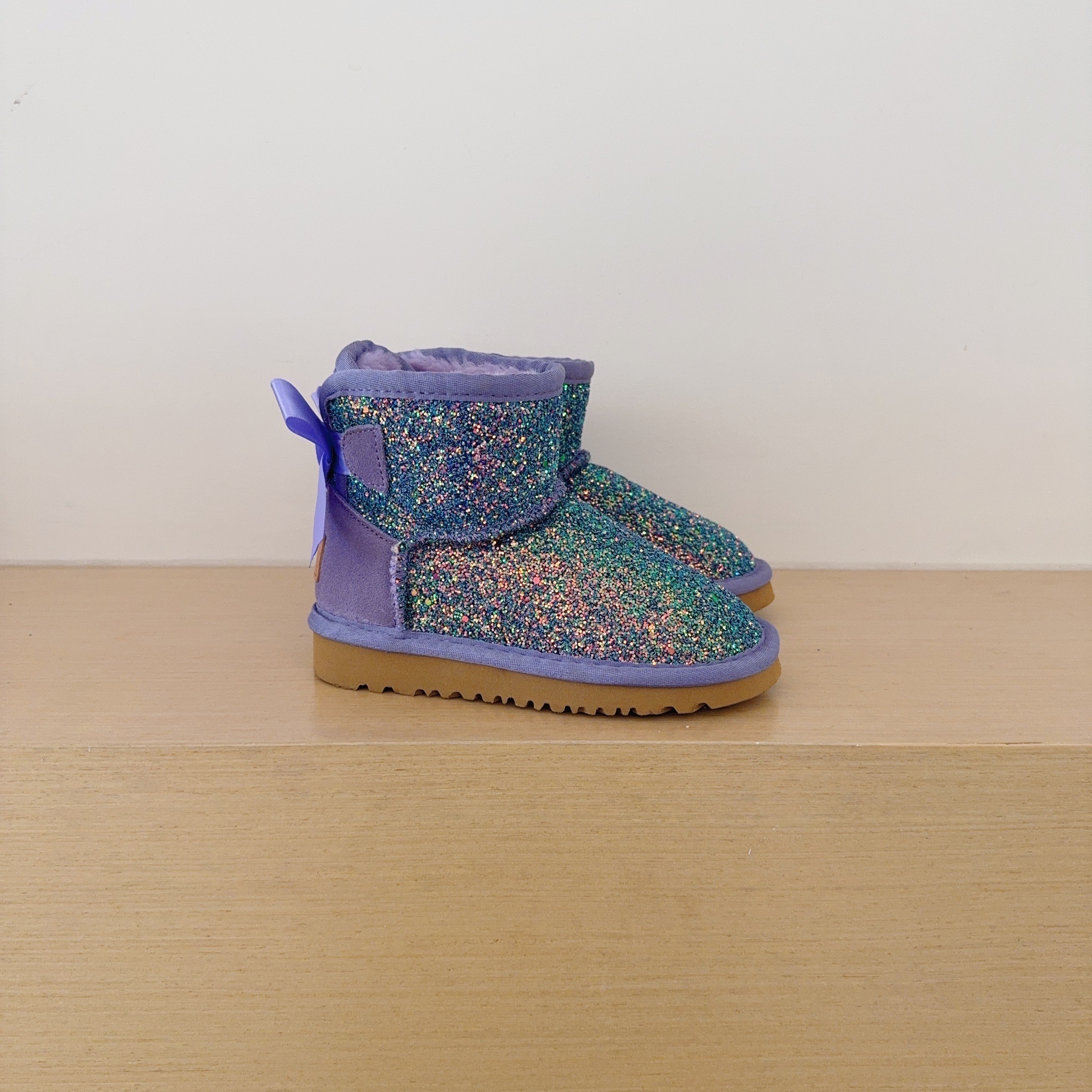 5691-48$-UGG gallery