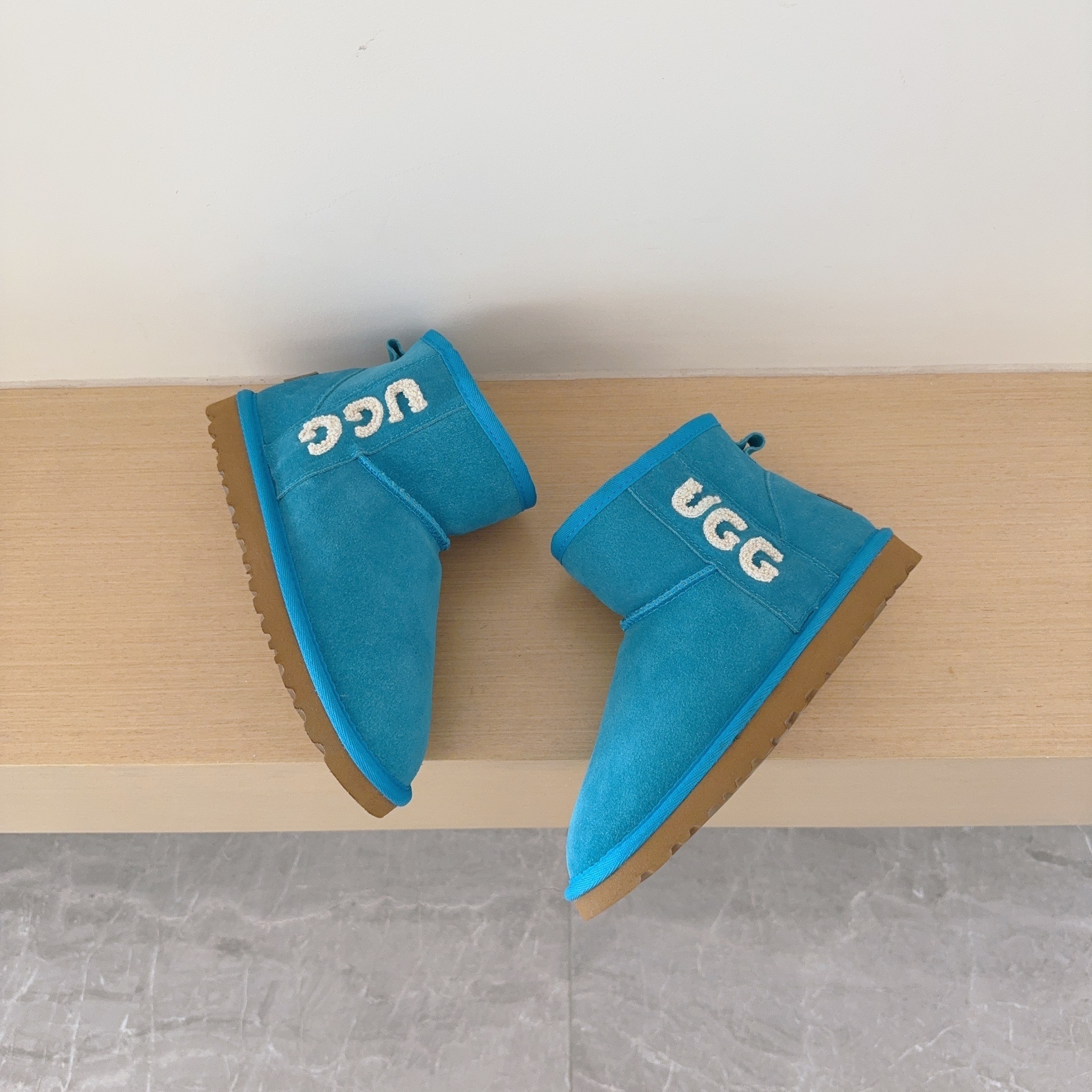 5700-49.9$-UGG gallery