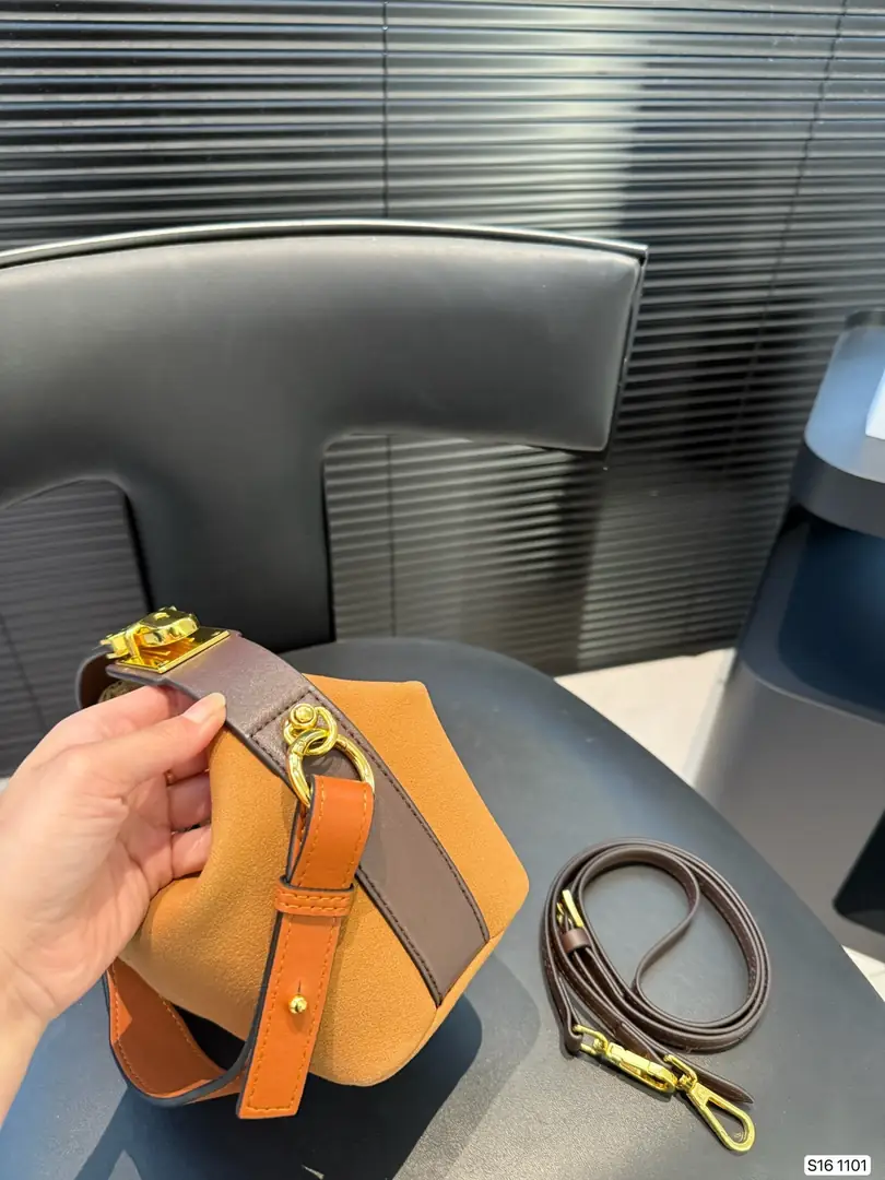 5728-56$-LOEWE gallery