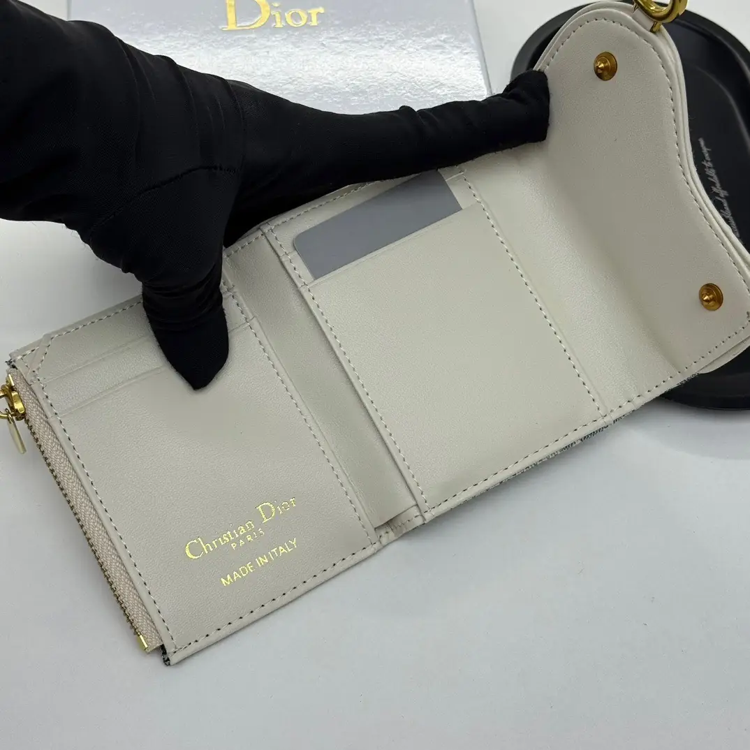 5845-49.9$-DIOR gallery