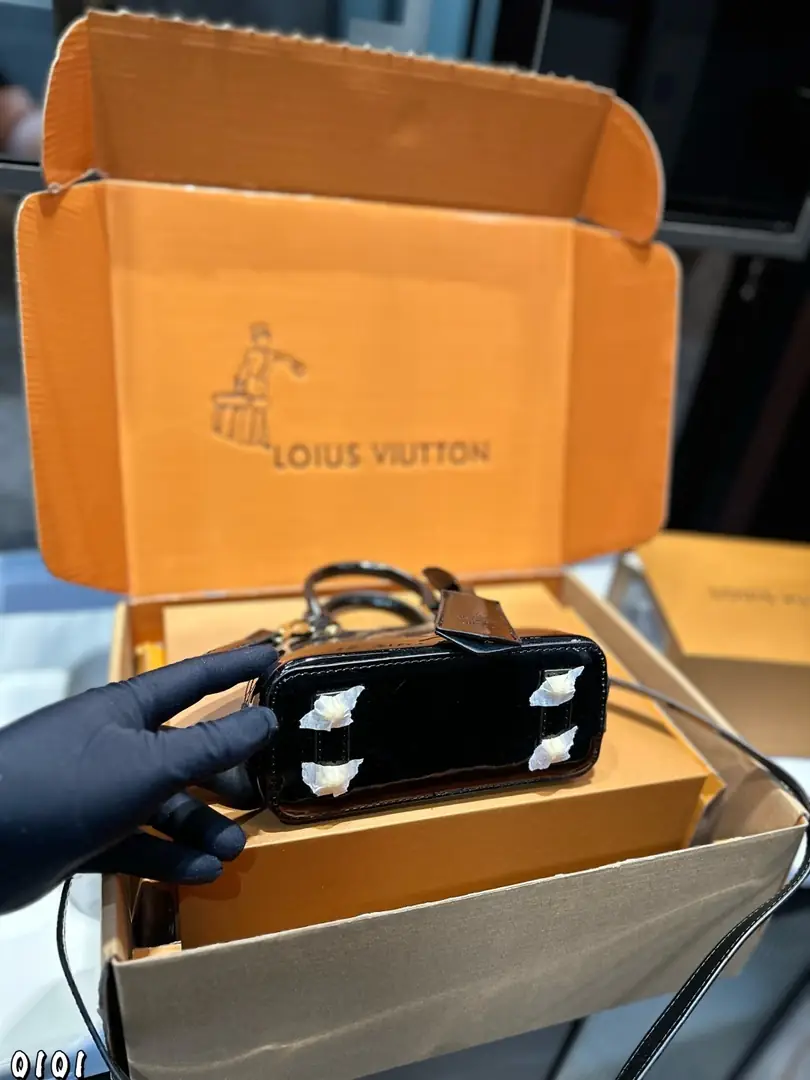 5851-59.9$-LV gallery