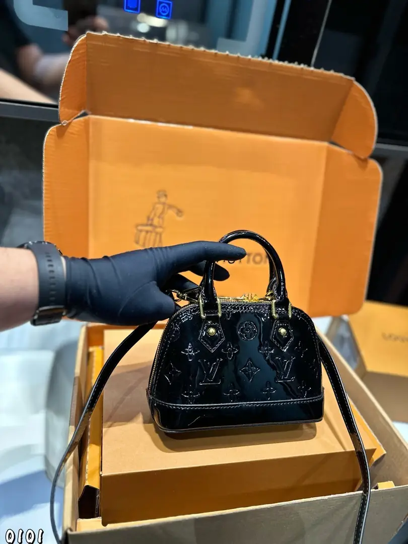 5851-59.9$-LV gallery